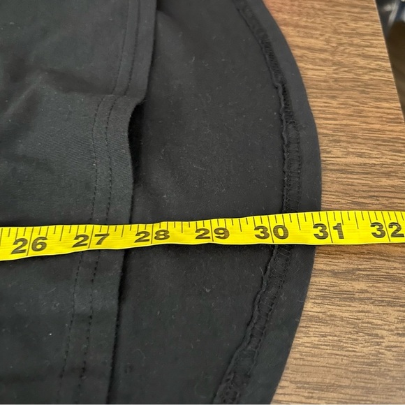 ❤️ NWT St. John's NEWFOUNDLAND Black Graphic Tee XL - Picture 9 of 9